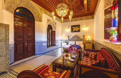 El Mokhifa Condo | Luxurious room at Riad Fes Maya