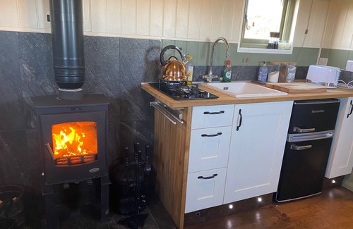 Banbury Cabin | Luxurious Shepherd Hut, stunning panoramic countryside views in idyllic location