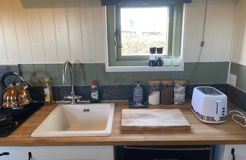 Banbury Cabin | Luxurious Shepherd Hut, stunning panoramic countryside views in idyllic location