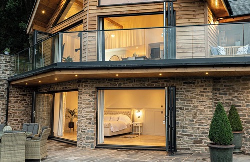 Montgomery House | Luxurious six star countryside retreat sleeping 6. Pet friendly with a hot tub and sauna.