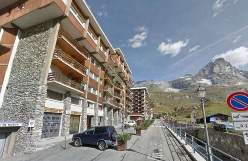Cervinia Apartment | Luxurious ski in/out apartment (12 persons)