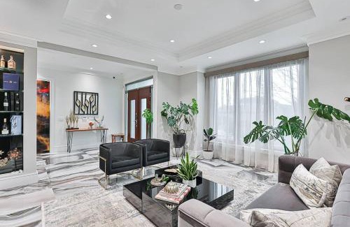 North York Apartment | Luxurious Spa Retreat - Toronto Escape