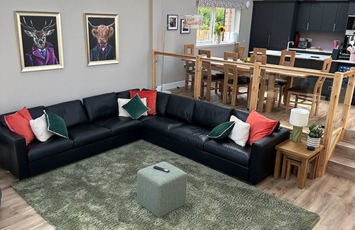 Carrbridge House | Luxurious, spacious 4 bed lodge in Carrbridge with large private garden-sleeps 8
