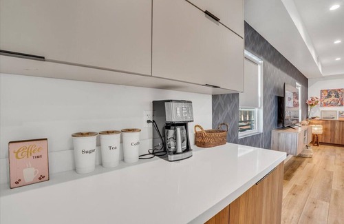 Sherman Oaks Apartment | Luxurious Townhome