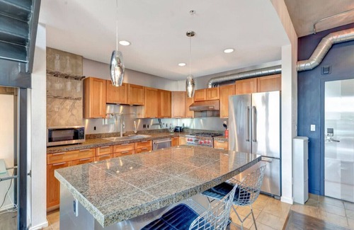 Five Points House | Luxurious Uptown Denver Loft with Stunning Views