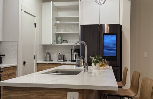 Southwest Edmonton House | Luxurious Urban Oasis House