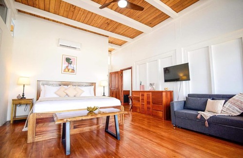 San Pedro Hotel | Luxurious Villa for the Family with Private Beach, Kitchen, and Free Shuttle!