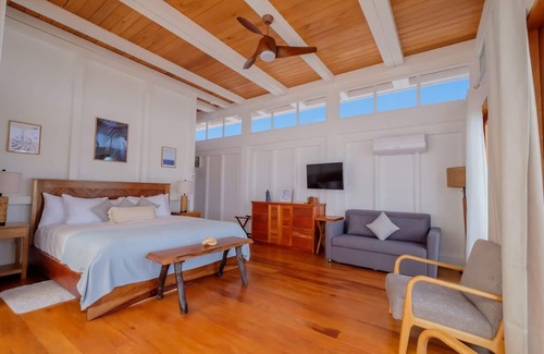 San Pedro Hotel | Luxurious Villa for the Family with Private Beach, Kitchen, and Free Shuttle!