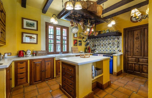 Gaucin House | Luxurious Villa ‘La Casa Roja’ with Pool, Mountain View & Wi-Fi