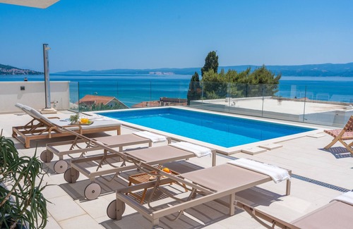 Omis Villa | Luxurious VILLA LAPIS - heated pool, sauna, gym and spa, 120m to sandy beach