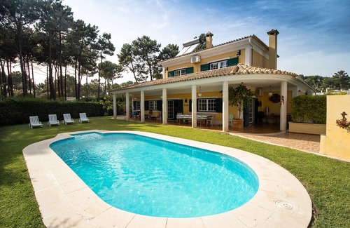 Charneca de Caparica e Sobreda House | Luxurious villa on a golf course, swimming pool, near beautiful beaches (Lisbon-Portugal)