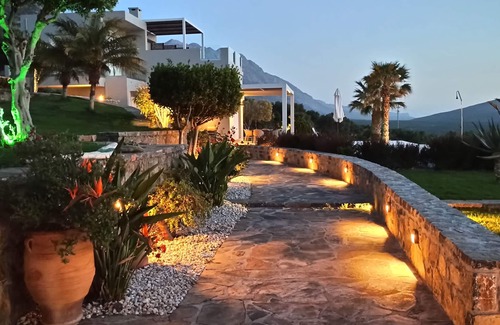 Pefki Villa | Luxurious Villa Tholos Crete