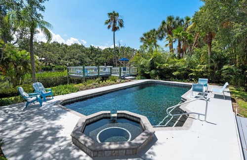 Riverview Estates Villa | LUXURIOUS VILLA WATERFRONT NEAR SIESTA KEY BEACH