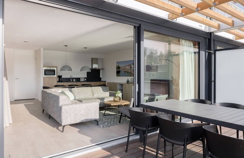 Oranjeplaat Villa | Luxurious villa with a jetty, close to Veerse Meer
