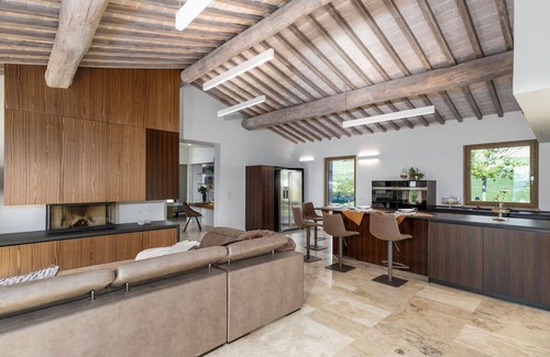 Volterra Villa | Luxurious Villa with heated infinity pool