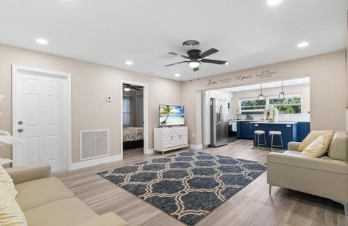 Fort Lauderdale House | Luxurious waterfront home 2/2 peace and quite minutes from beach