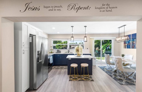 Fort Lauderdale House | Luxurious waterfront home 2/2 peace and quite minutes from beach
