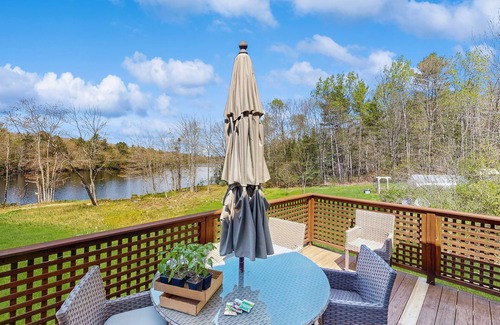Belfast House | Luxurious Waterfront Retreat on Nine Acres, Just 4 Minutes from Belfast