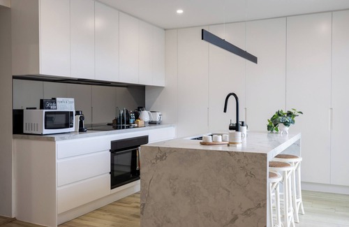 Oatley House | Luxurious Waterfront Retreat with Tennis Court