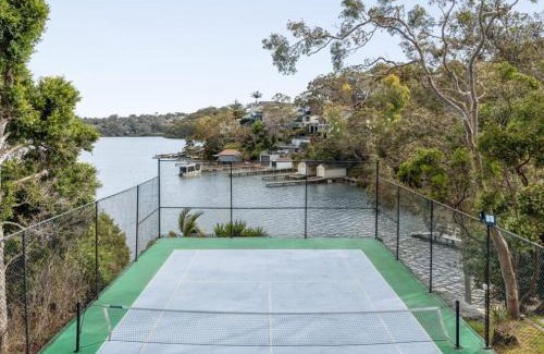 Oatley House | Luxurious Waterfront Retreat in Oatley