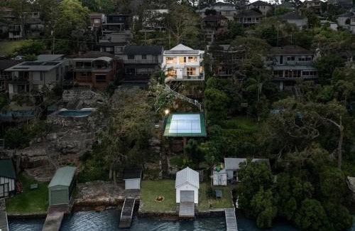 Oatley House | Luxurious Waterfront Retreat in Oatley