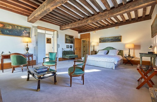 Blay Bed & Breakfast | Luxurius Bed & Breakfast 17th Century manor inside a 200 stud farm horses farm