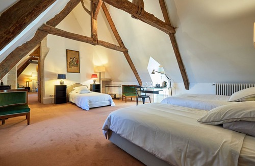 Blay Bed & Breakfast | Luxurius Bed & Breakfast 17th Century manor inside a 200 stud farm horses farm