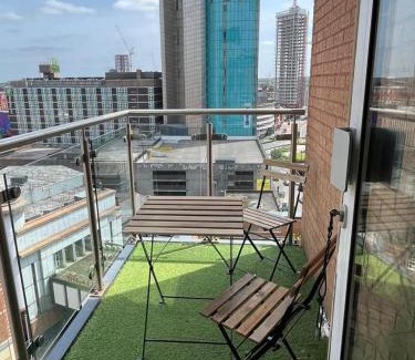 Theatreland Birmingham Apartment | Luxury 02 Academy City Centre 2 Bed Apartment Mailbox Bullring Leisure & Families