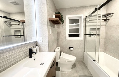 Historic Downtown Apartment | Luxury 1 bd in Jersey City 5mins to Grove St Path