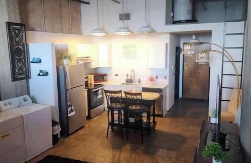 Cedar Crest House | Luxury 1 BDR Loft: Near State Fair w/Rooftop Pool