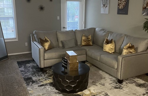Sandy Springs Apartment | Luxury 1 bedroom with free amenities and parking to feel like home