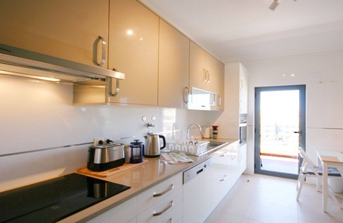 Albardeira House | Luxury 1 Bedroom w/Communal Pool & Great Views, WiFi, Close to Marina & Beach