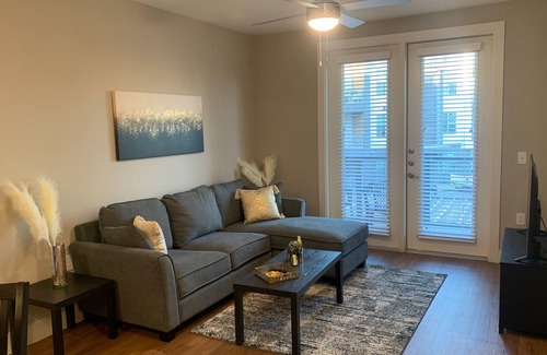 Downtown Fort Worth Apartment | Luxury 1 Bedroom W/Resort Style Pool