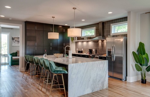 Hadley - Washington House | Luxury 10-Bed Home w/HUGE Rooftop & Game Room!