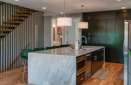 Hadley - Washington House | Luxury 10-Bed Home w/HUGE Rooftop & Game Room!