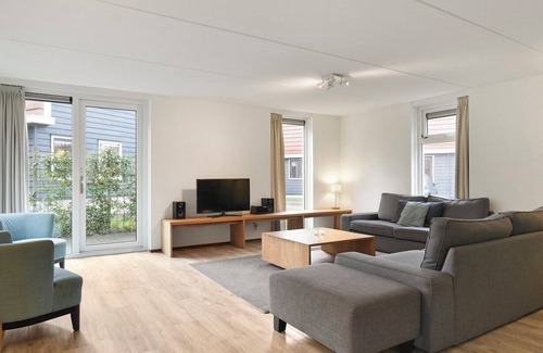 Midlaren Cottage | Luxury 12-person bungalow