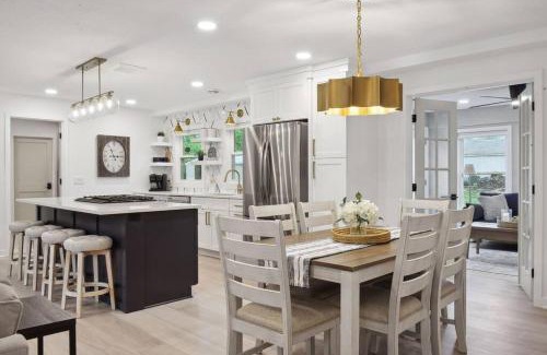 Minnetonka House | Luxury 1800sq.ft Home - Sleeps 8