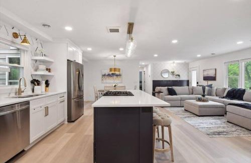 Minnetonka House | Luxury 1800sq.ft Home - Sleeps 8