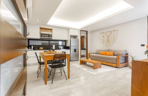 Tohoku Apartment | Luxury 1BD Condo 3 blk from 5th Ave W/PoolandParking