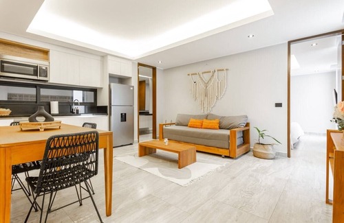 Tohoku Apartment | Luxury 1BD Condo 3 blk from 5th Ave W/PoolandParking