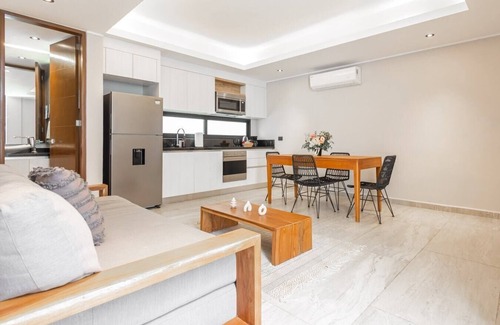 Tohoku Apartment | Luxury 1BD Condo 3 blk from 5th Ave W/PoolandParking