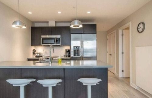 Downtown Apartment | Luxury 1BR Apt with City Views – Walk to Alderney