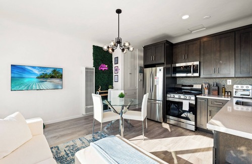 El Porto Apartment | Luxury 1BR Beachside Gem Walk to Beach + Ocean Views