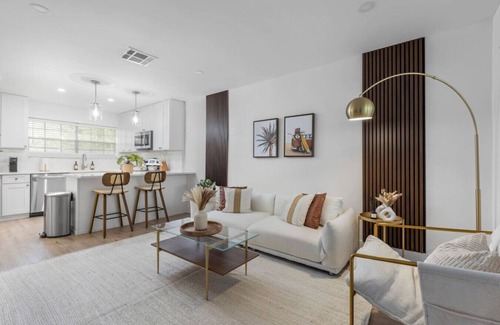 Tampa Apartment | Luxury 1BR in amazing Location FREE parking &crib