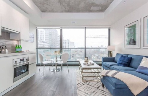 Downtown Toronto Apartment | Luxury 1BR in the Heart of King West
