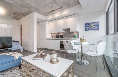 Downtown Toronto Apartment | Luxury 1BR in the Heart of King West