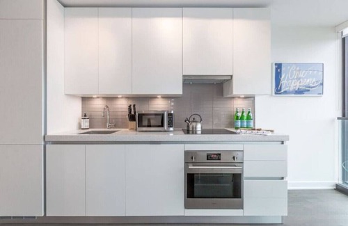Downtown Toronto Apartment | Luxury 1BR in the Heart of King West