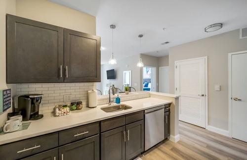 Newark Apartment | Luxury 1BR King -Easy Ride to NYC