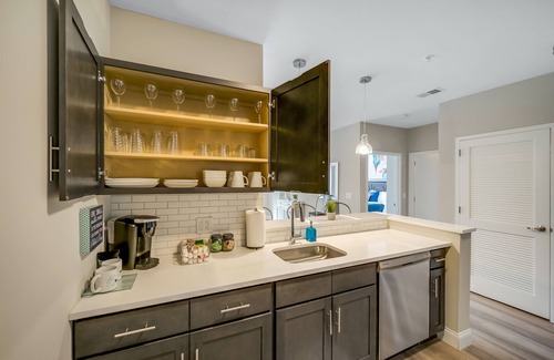 Newark Apartment | Luxury 1BR King -Easy Ride to NYC