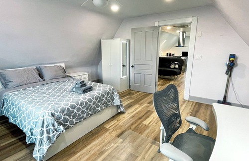 Clifton Heights Apartment | Luxury 1BR Loft near UC, DAAP, CCM, Hospital and Zoo w/Parking, 3FL